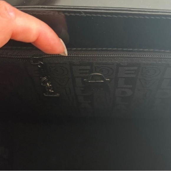 Vintage Karl Lagerfeld Black Patent Leather Messer Bag in beautiful condition - Picture 3 of 3